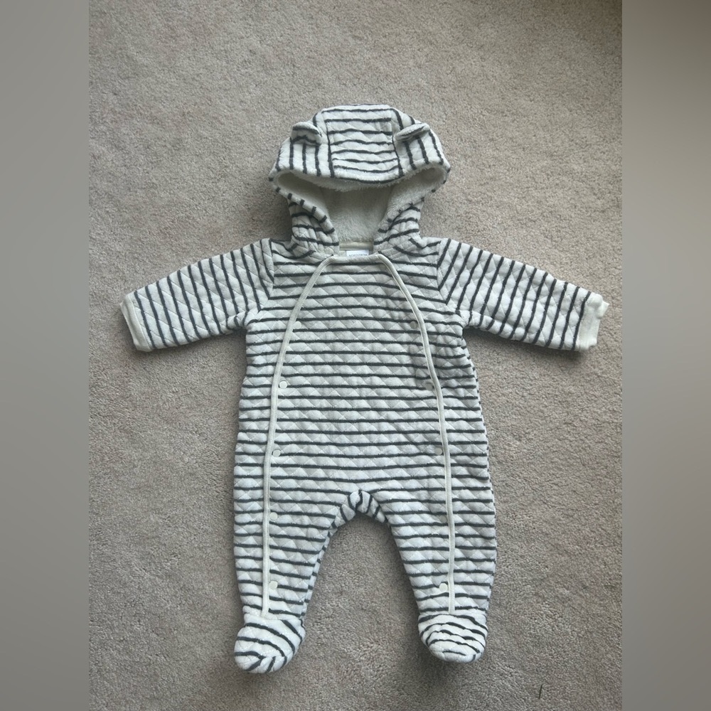 Nordstrom quilted velour baby bunting, size 6 months VGUC